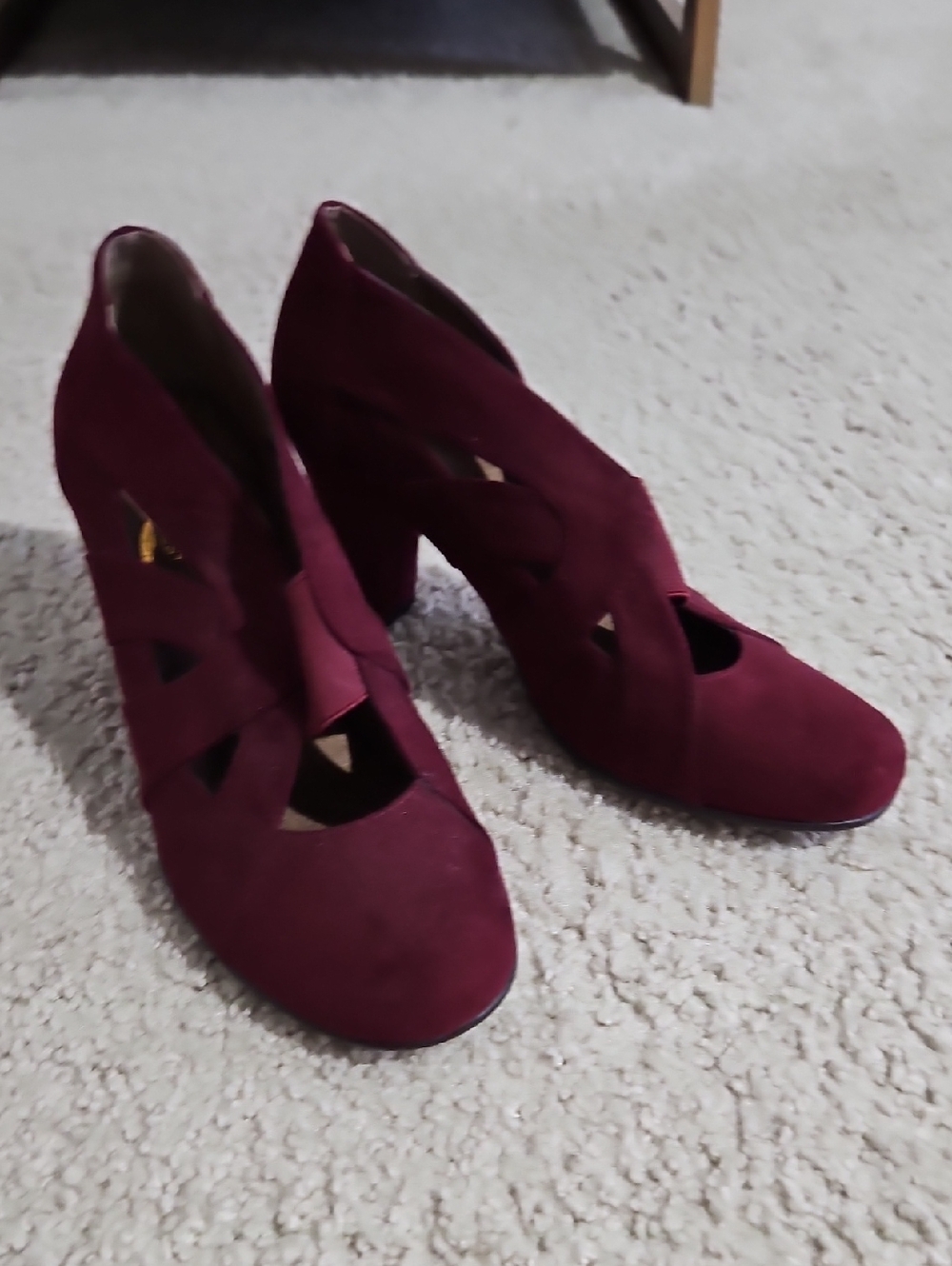 AEROSOLES Wine Burgundy Suede Cutout Block Heels